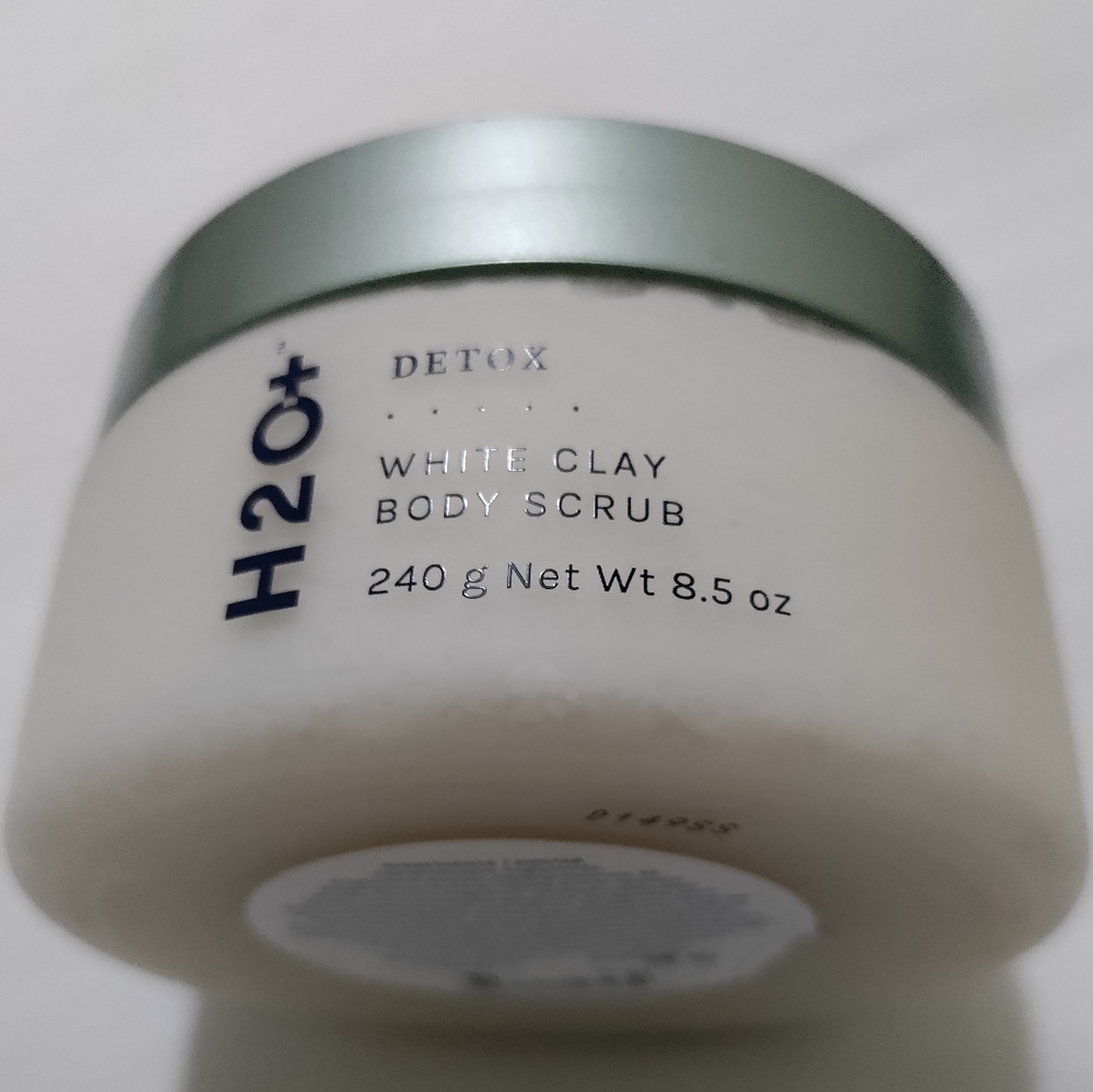 Detox White Clay Body Scrub by H2O+